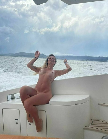 ティーンソロOnlyFans 無料裸 画像