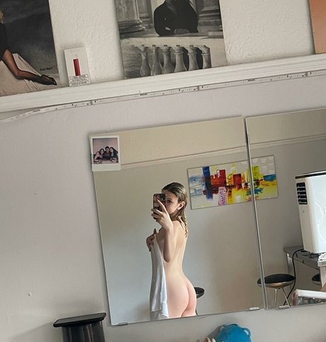 Tsgirlgia かわいいポルノスター ギャラリー