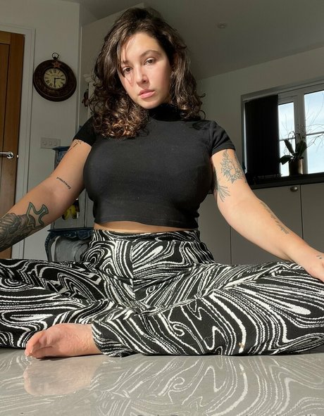 曲線美の熟女OnlyFans xxx 画像