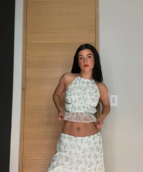 ニューハーフ巨乳OnlyFans ポルノ 画像