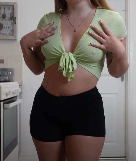 The Katies エロティックなポルノスター ギャラリー