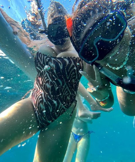 The Blue Dress Girl ポルノモデル ギャラリー