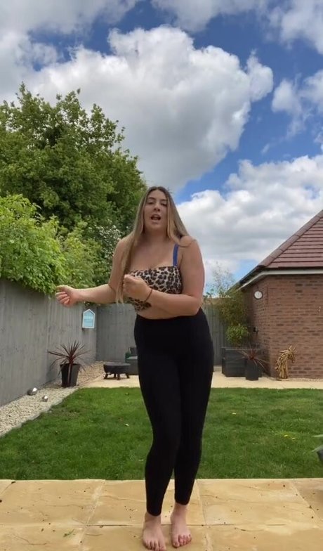 アジア人のアナルオンリーファン 美しいヌード 写真