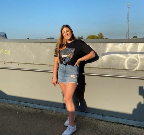 The Blue Dress Girl 完璧なモデル 画像