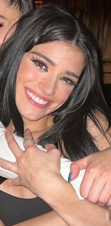 Dixie D Amelio セクシーなポルノスター ギャラリー