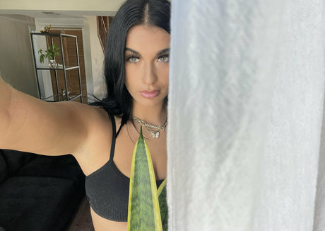 レズビアン ストラップオン OnlyFans エロチック 画像