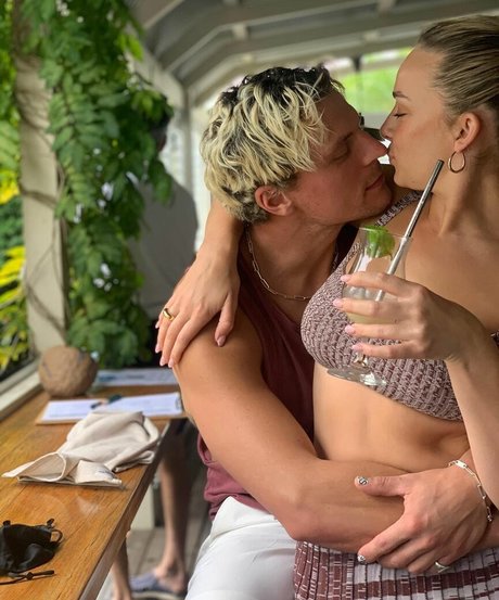 裸のトゥインクOnlyFans ポルノグラフィック 画像