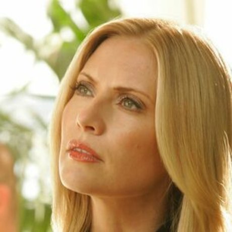 Emily Procter ヌードモデル 写真