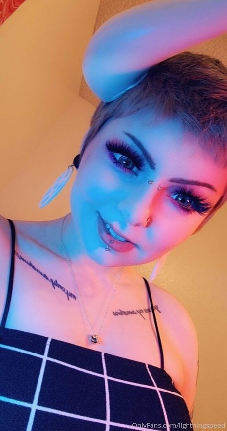 レズビアン ストラップオン OnlyFans セクシーヌード 写真