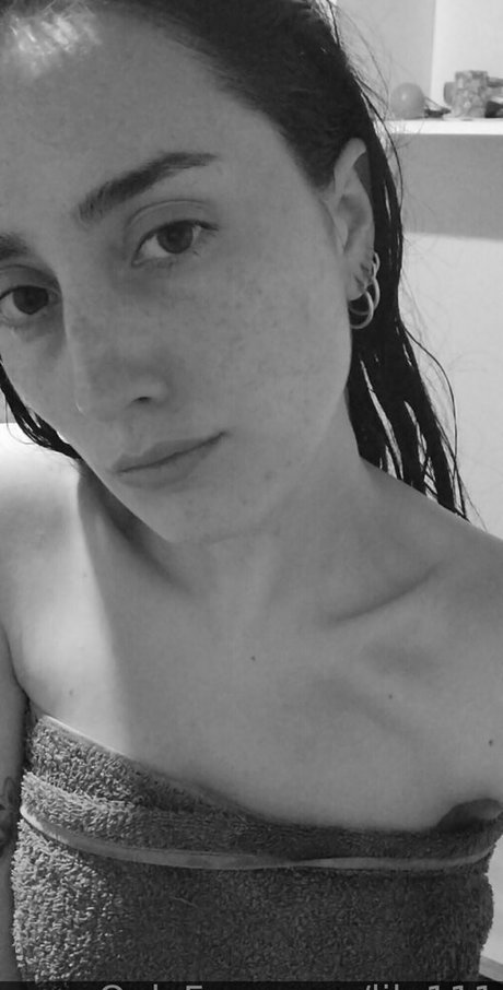 imlilak 裸の女優 写真