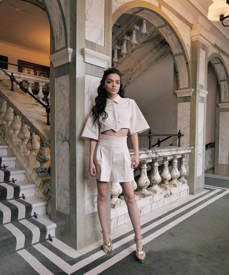 公共の場での猫のOnlyFans 美しいポルノ ギャラリー