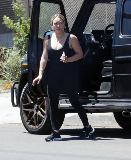 毛深い妊婦OnlyFans エロチック 写真