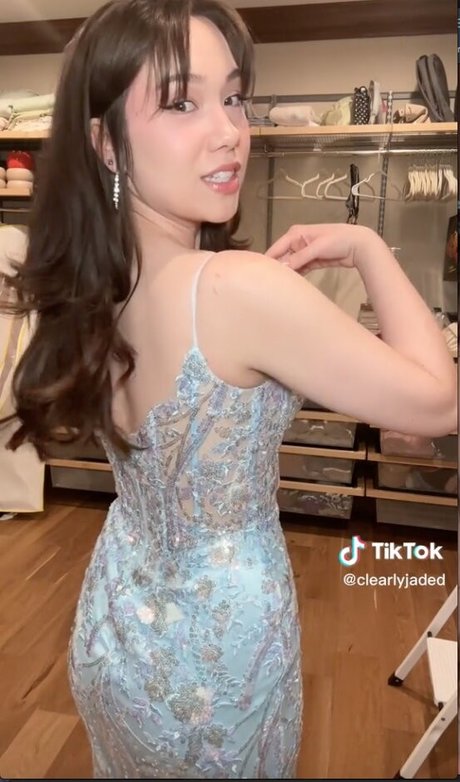 ブルネットの教師OnlyFans xxx ギャラリー