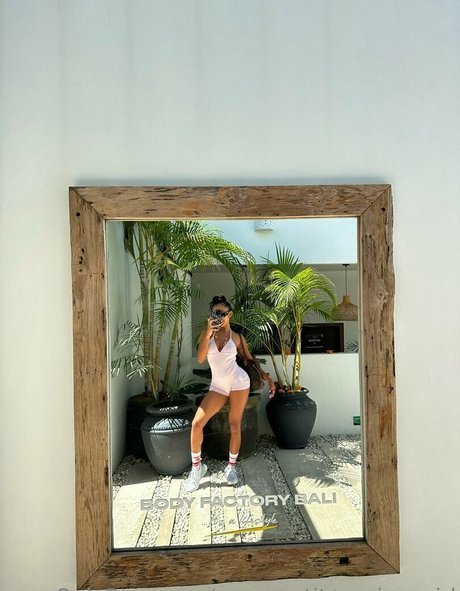 sexy petite asian girl top profile image