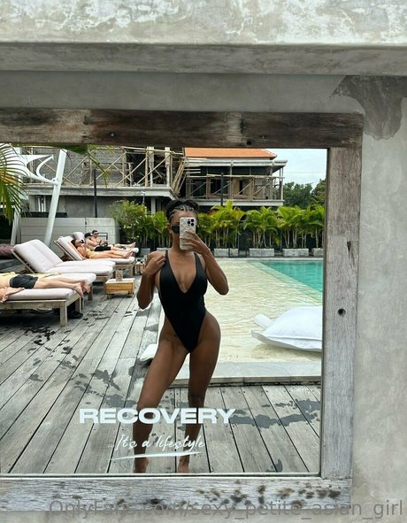 sexy petite asian girl ポルノスター 写真