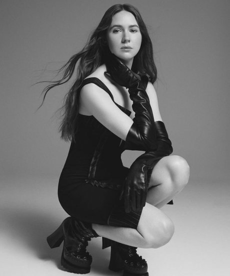 Karen Gillan ヌードのポルノスター 画像