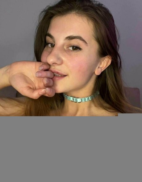 stormibee 裸のポルノスター 写真