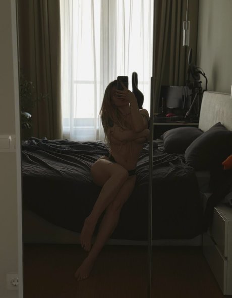 フラットオンリーファン アート裸 写真