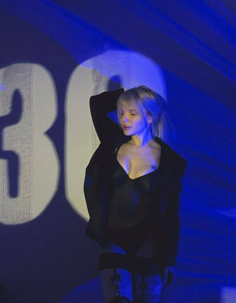 シーメールランジェリーOnlyFans アートヌード ギャラリー