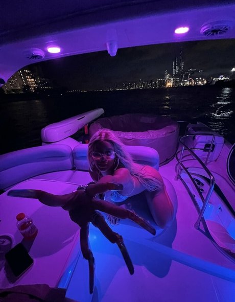 ニューハーフ巨乳OnlyFans HD 画像