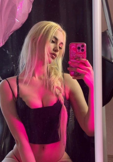 Morana Battory 独占スター ギャラリー