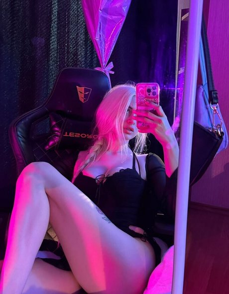 Morana Battory ポルノスター 可愛い 写真