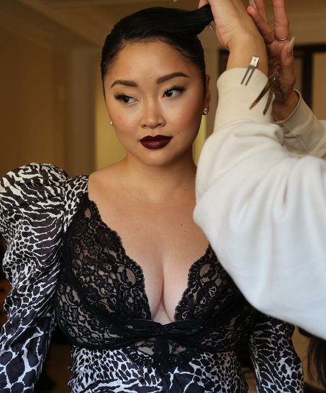 Lana Condor ポルノスター セックス 画像