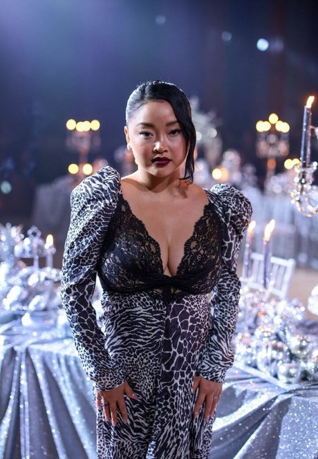 Lana Condor ポルノスター ヌード 写真