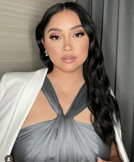 Lana Condor セックスモデル 写真