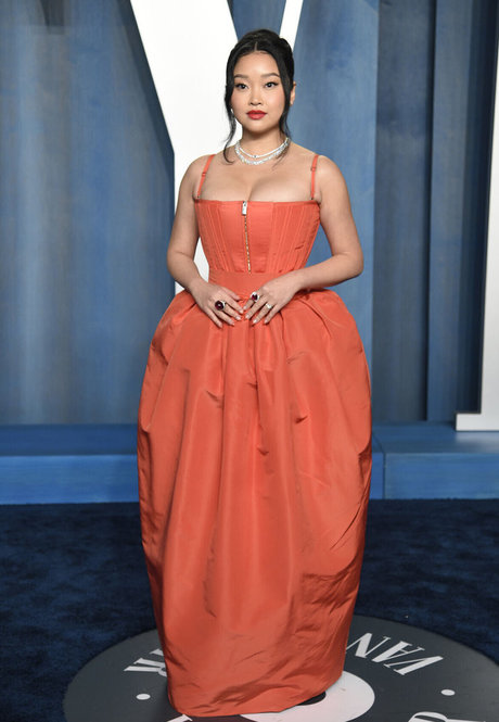 Lana Condor ホットなポルノスター ギャラリー