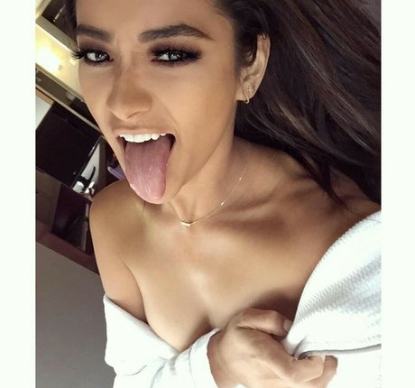 Shay Mitchell 完璧なスター 写真
