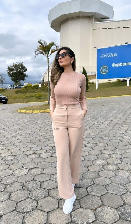 リップスオンリーファンズ 美しいヌード 写真