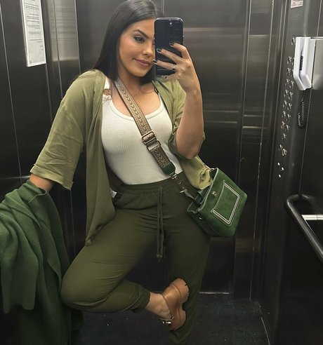 マッスルガールズOnlyFans ホットポルノ 画像