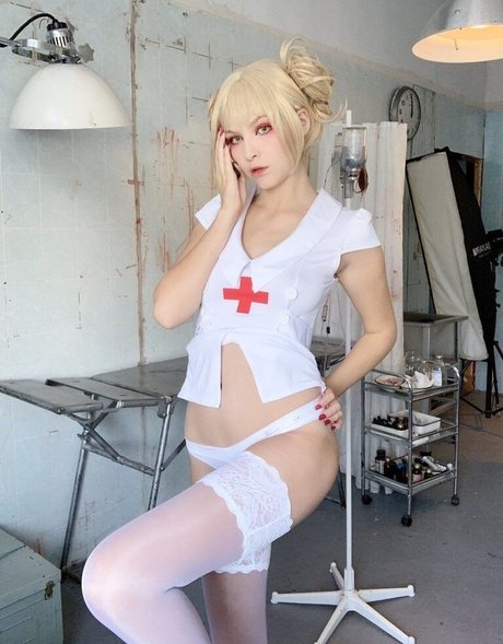 18歳のOnlyFans セクシー裸 写真