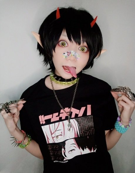 チンコを持つ女たち OnlyFans アートヌード 画像