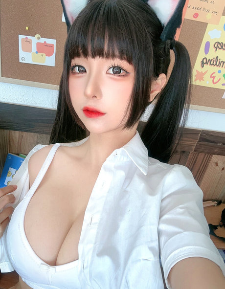 ぽっちゃりブロンドOnlyFans ホット裸 写真