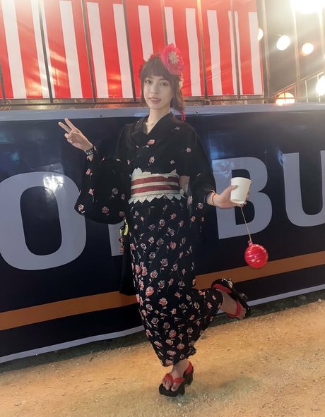 興奮した熟女OnlyFans エロチック 写真