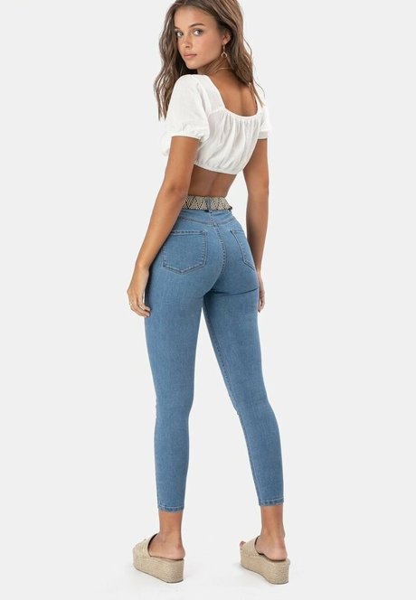 本物のティーンオンリーファン 美しいヌード 画像