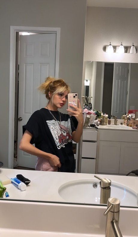 裸のトゥインクOnlyFans ポルノグラフィック ギャラリー