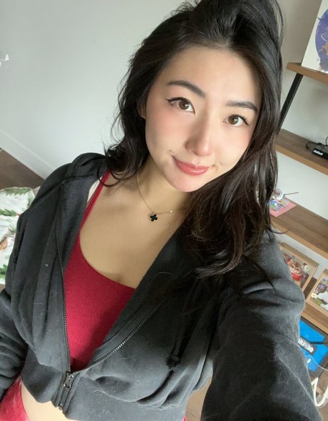 小柄なブロンドの熟女OnlyFans ポルノ 画像