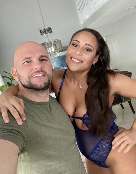 ゲイランジェリーOnlyFans xxx 写真