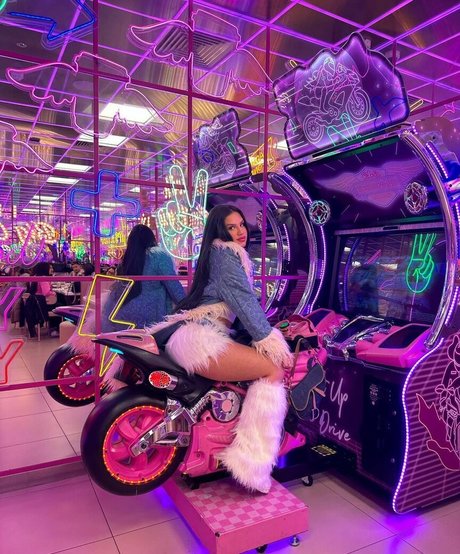 Vivi Wanderley 無料モデル 写真