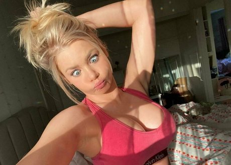 エモオンリーファン ホットヌード ギャラリー