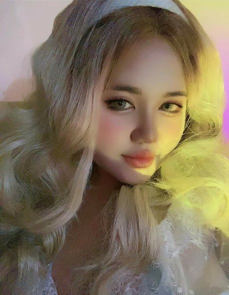 小柄なブロンドの熟女OnlyFans xxx 写真