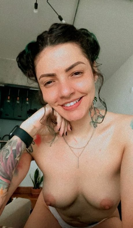 Julia Prado ホットスター 写真