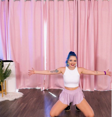 小柄なBBC OnlyFans アダルト 写真