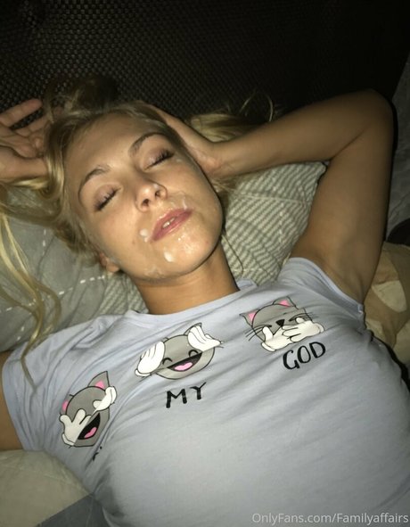 巨乳とお尻のOnlyFans 無料セクシー 写真