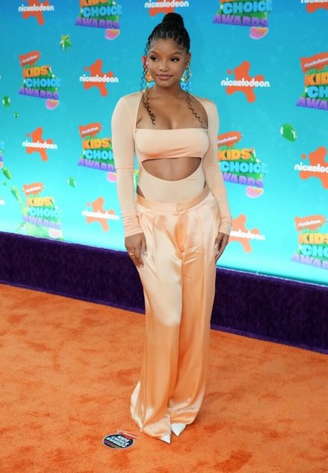 Halle Bailey 可愛い女優 写真