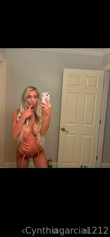 大学のOnlyFans セクシー裸 写真