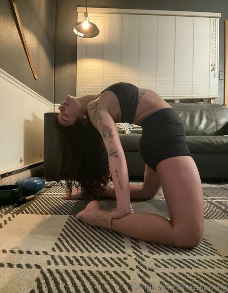 イタリア人熟女OnlyFans セクシーヌード 写真